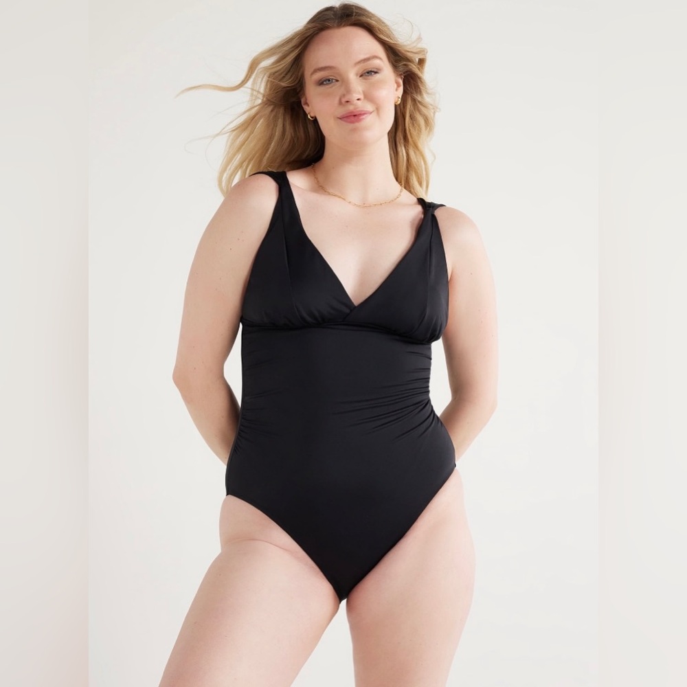 Time and Tru Women's Plunge V Neck
One Piece Swimsuit Size Medium Black